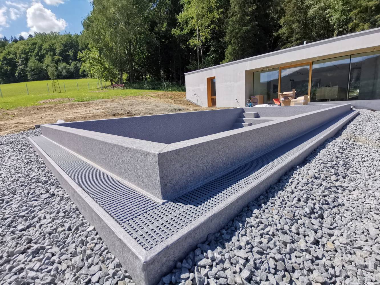 EF7C75FC 405D 4B6D 9E85 6D5A19349F9F 2