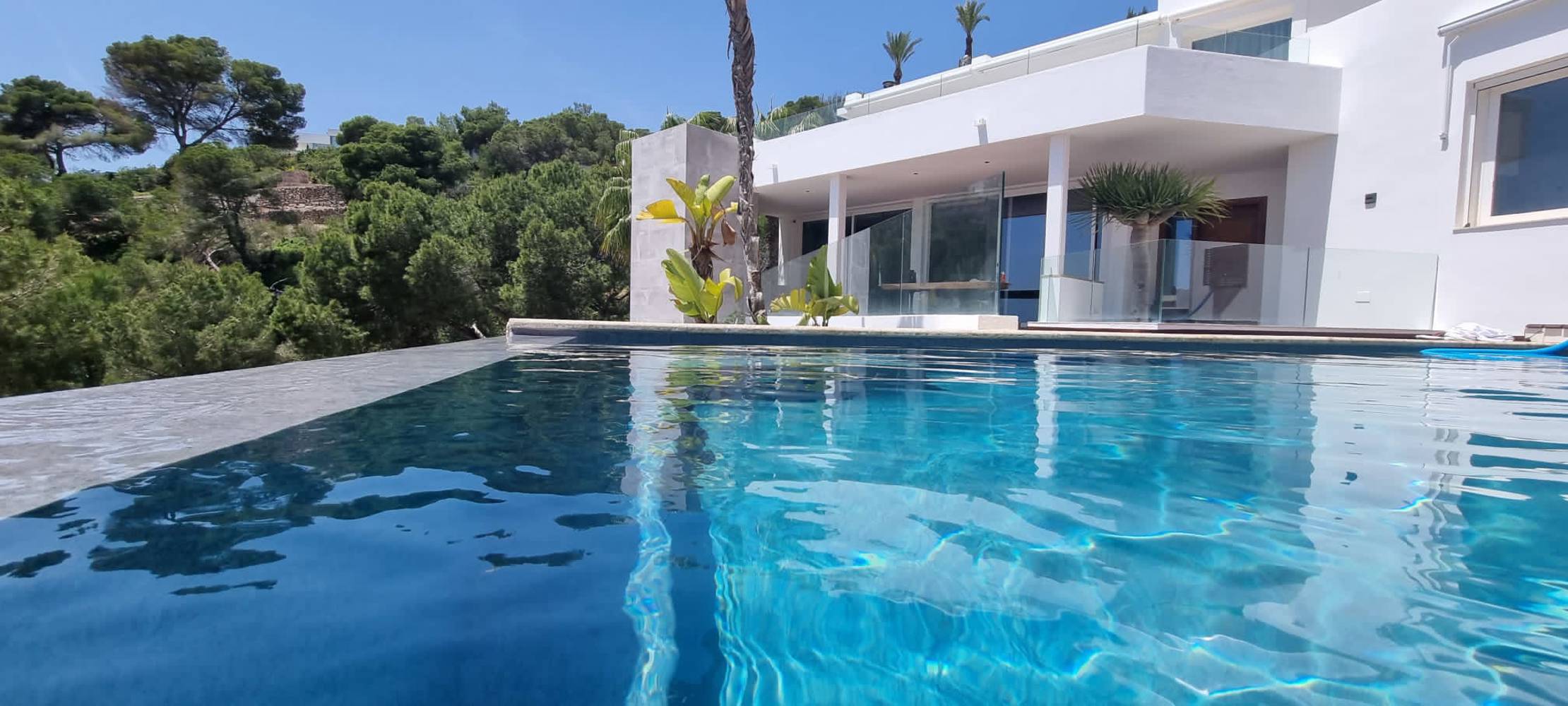 48C4D792 474A 4C79 BBA8 95E47B78C2EE 2